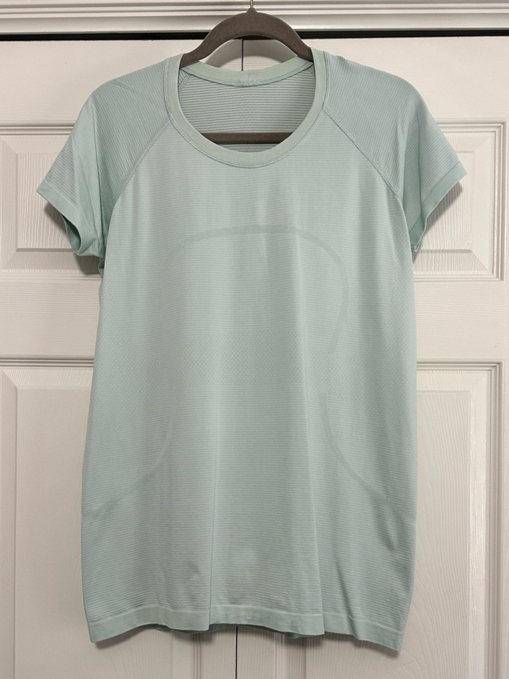 Lululemon Swiftly Tech Short Sleeve 2.0 Shirt Hip Length Light Green Size 14 EUC